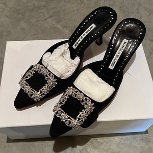 ✨MANOLO BLAHNIK✨ Maysale Jewel 70 Black Silk Mules - Brand New - US 7 / 37